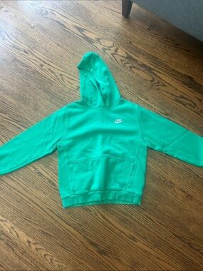 green nike hooded sweatshirt
